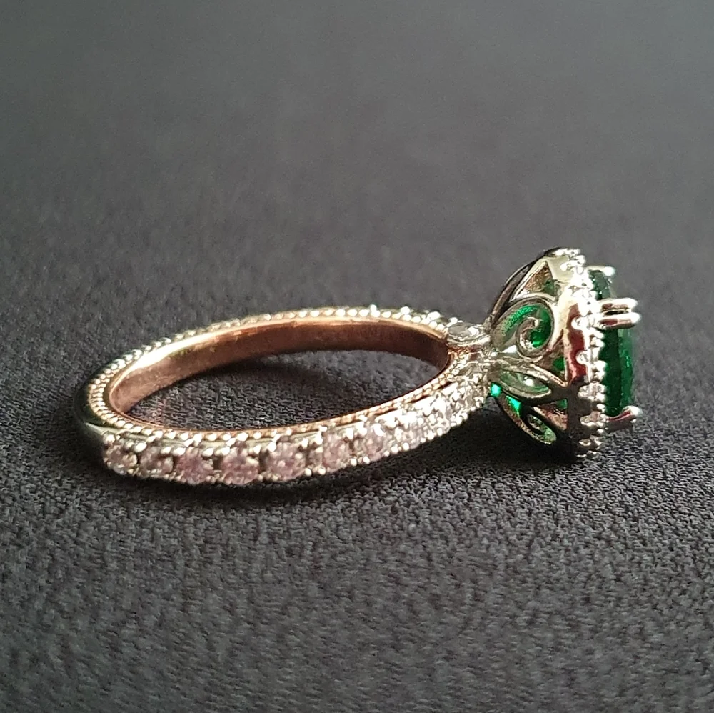 Designer Silver&Rose Gold Round Green Diamond Ring - Picture 4 of 6